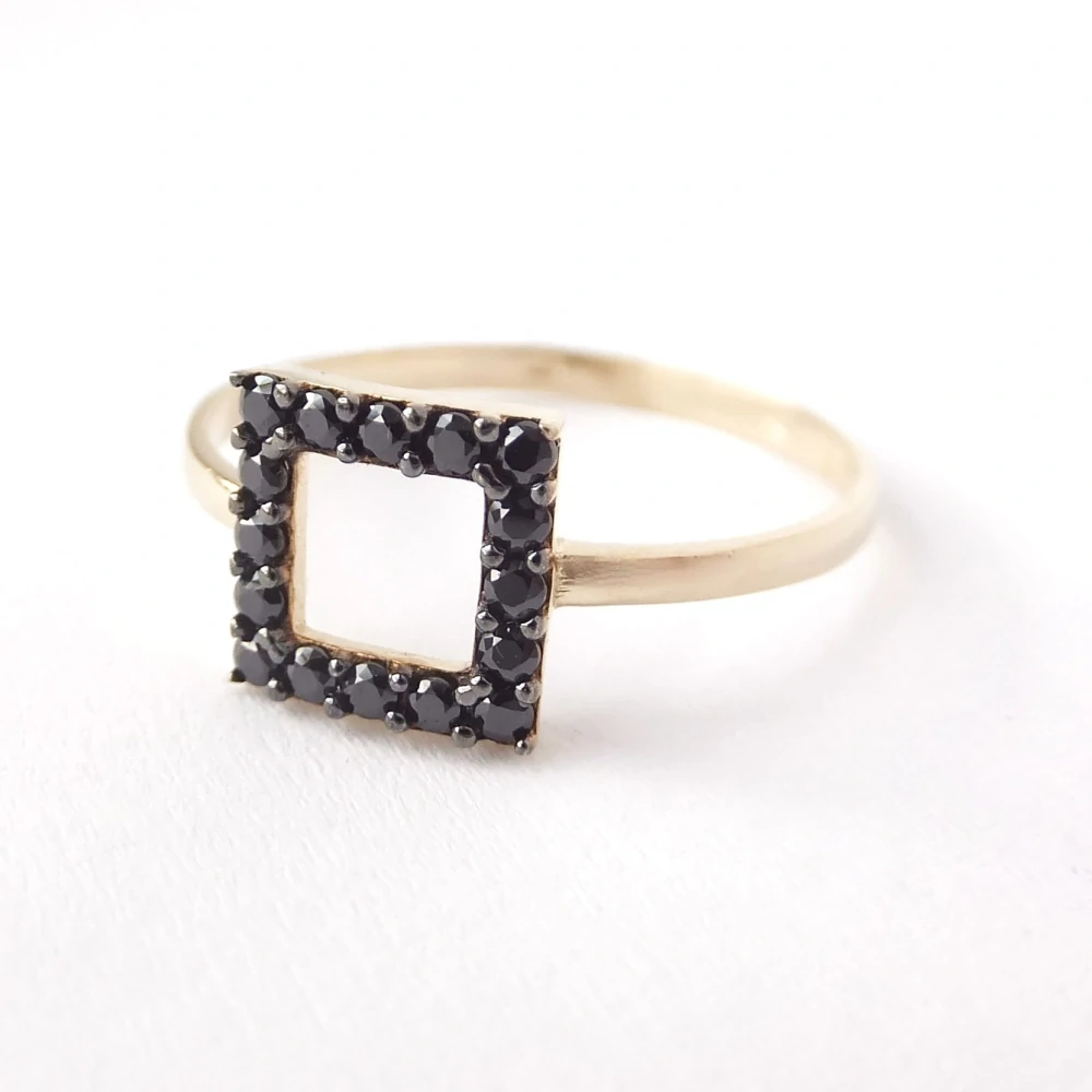 Zlatý prsten, Au 14K 585/1000, váha 1,05 g