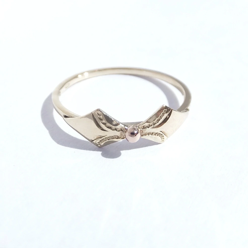Zlatý prsten, Au 14K 585/1000, váha 1,09 g, použité zlato