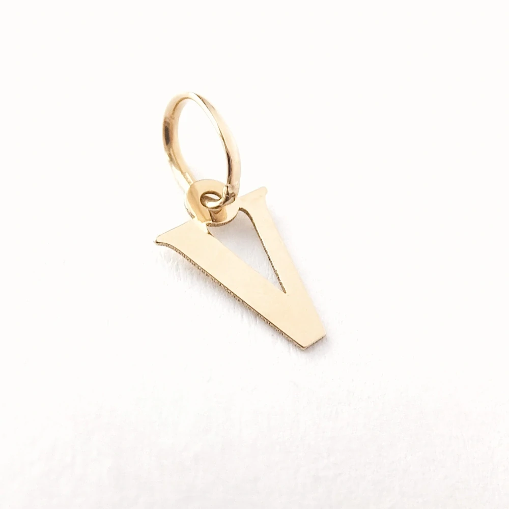 Zlatý přívěsek písmeno V, Au 14K 585/1000, váha 0,22 g