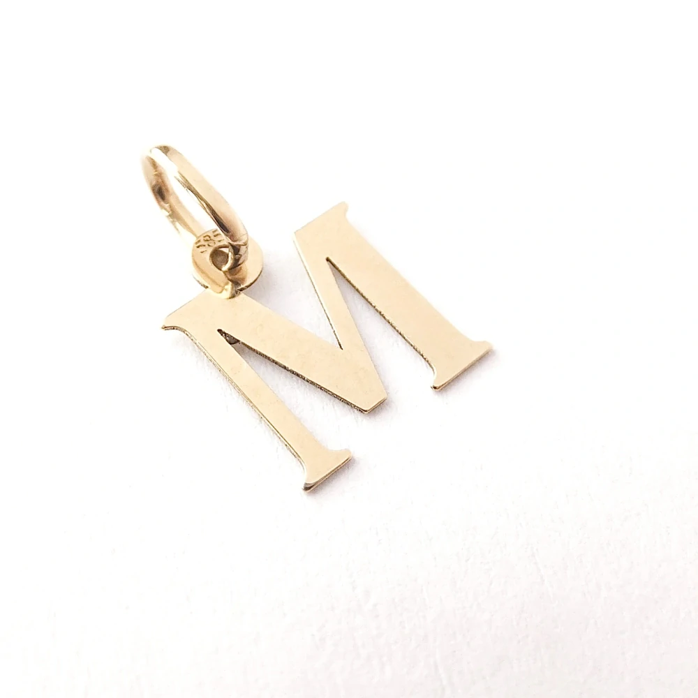 Zlatý přívěsek písmeno M, Au 14K 585/1000, váha 0,27 g