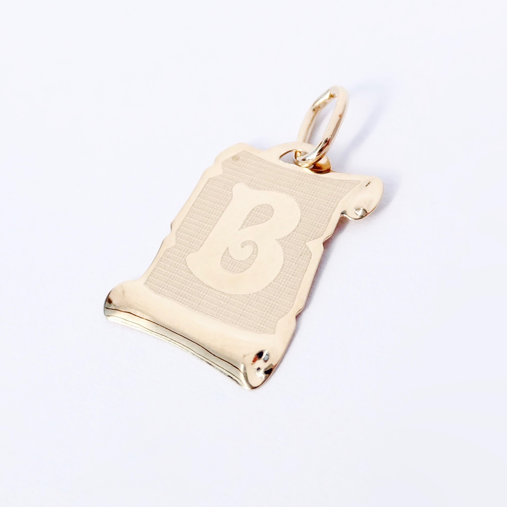 Zlatý přívěšek listina s písmenem B, 14K 585/1000, váha 0,49 g