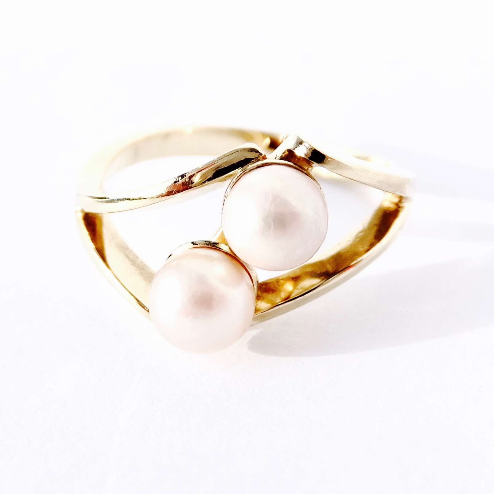 Zlatý prsten s perličkami, 14K 585/1000, váha 5,08 g, použité zlato