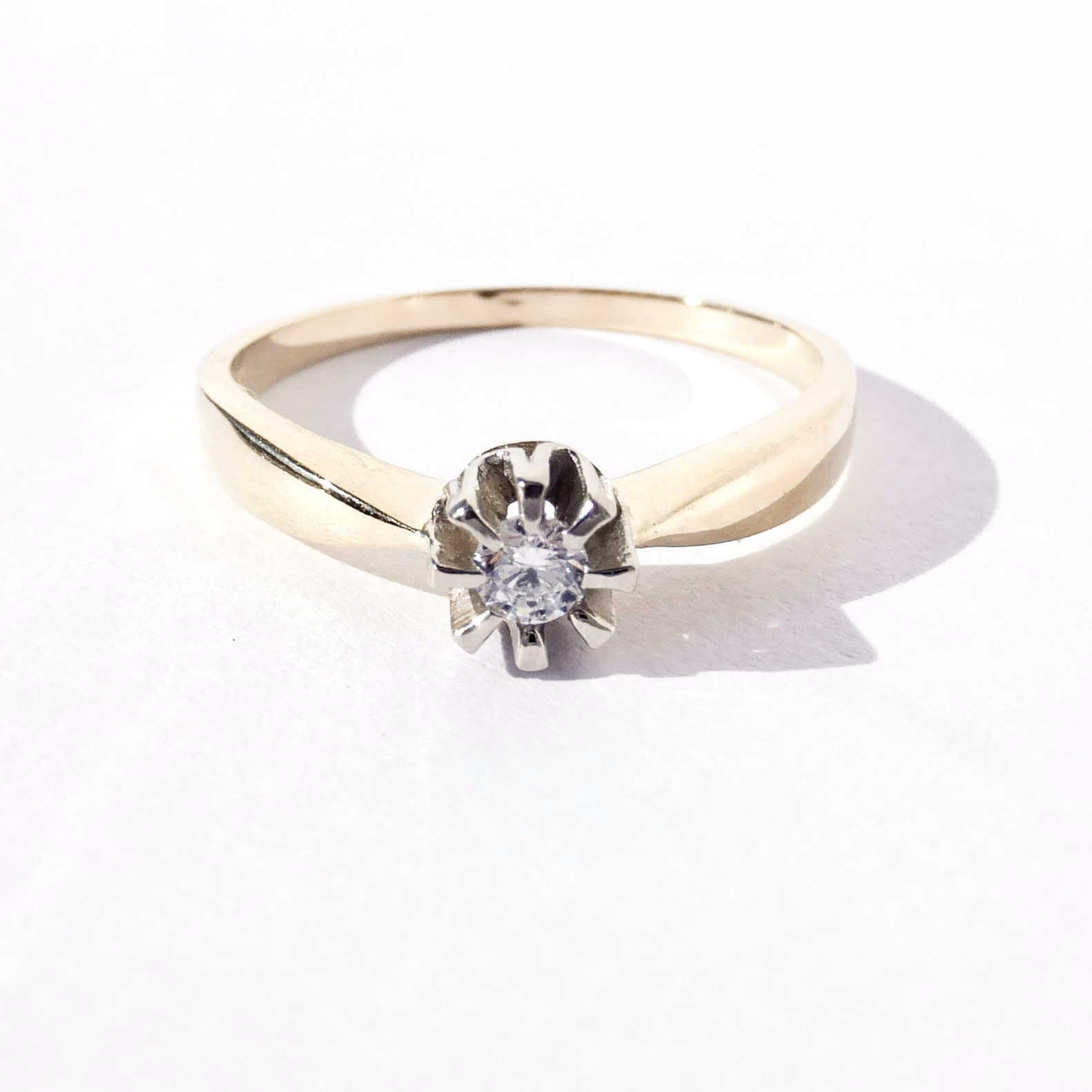 Zlatý prsten se zirkonem, Au 14K 585/1000, váha 2,26 g
