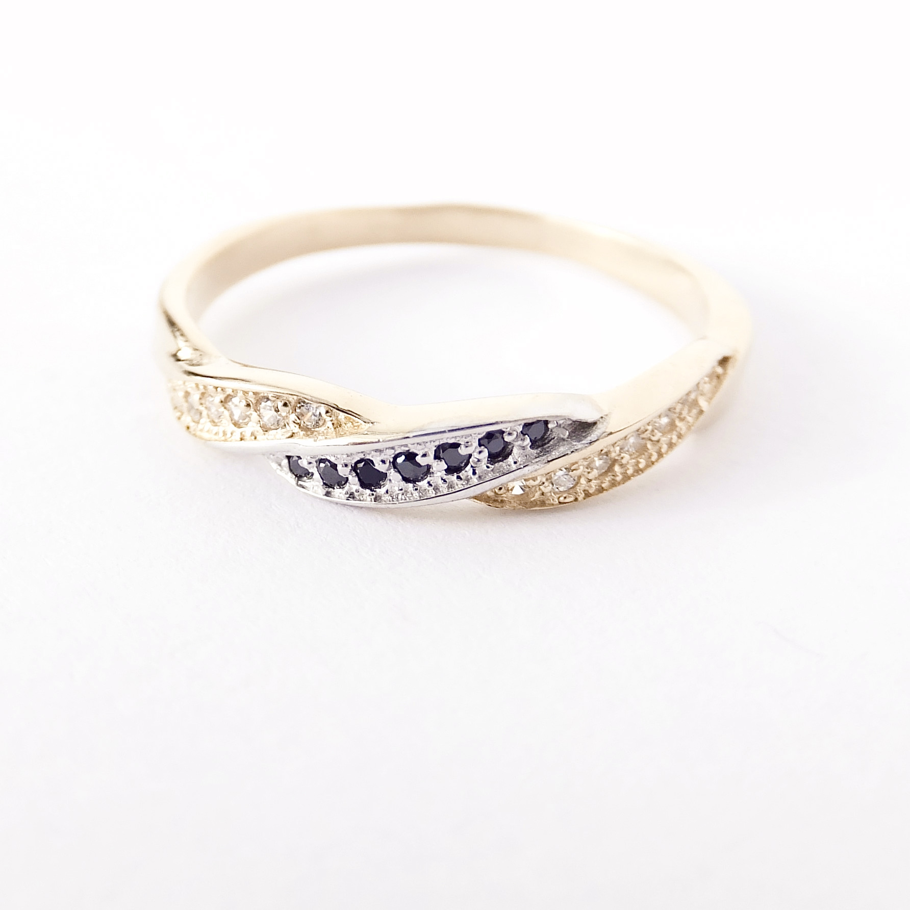 Zlatý prsten, 14K 585/1000, váha 1,98 g