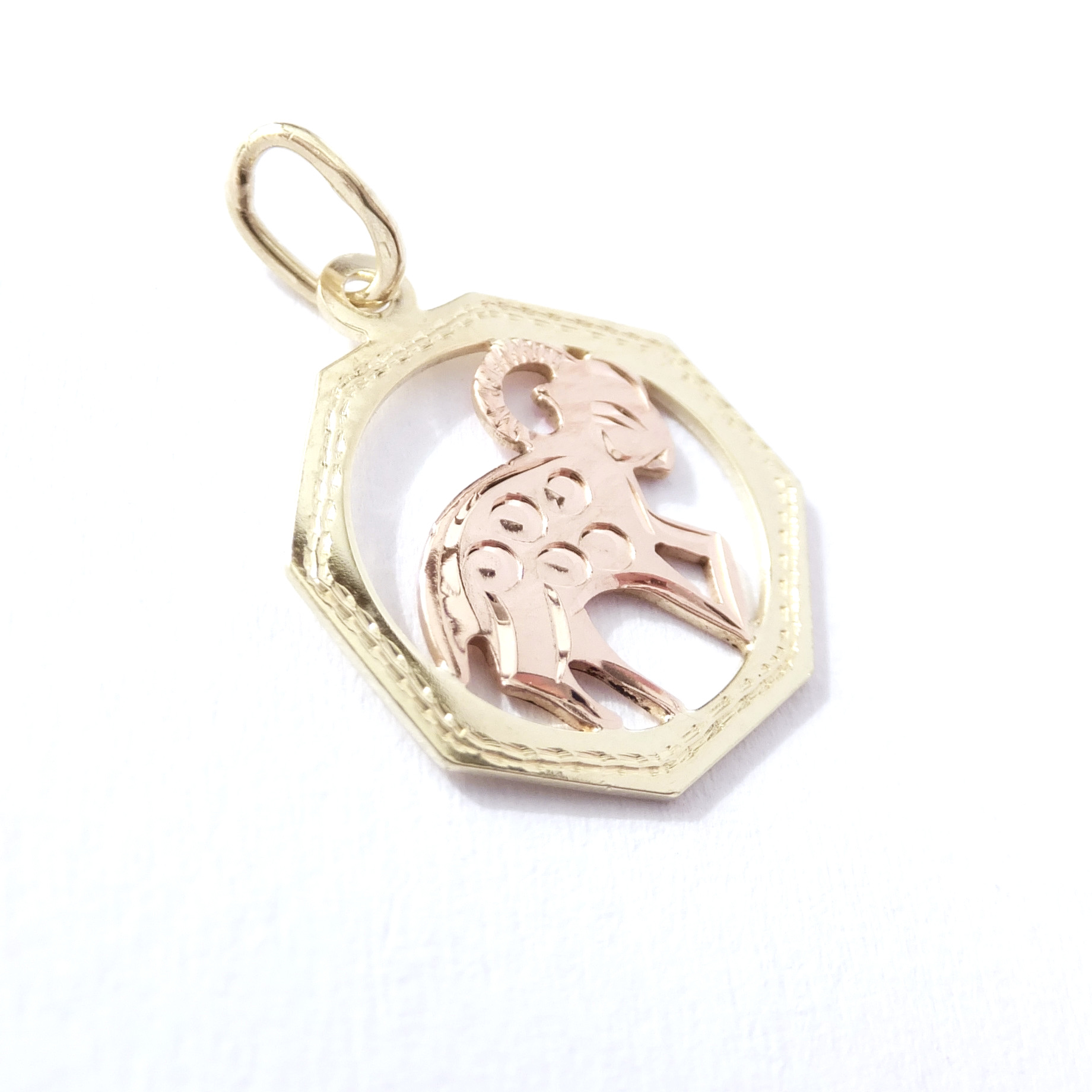 Zlatý přívěsek znamení Kozoroh, Au 14K 585/1000, váha 0,74 g, použité zlato