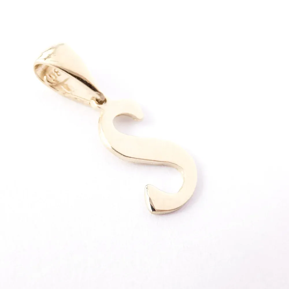 Zlatý přívěsek písmeno S, Au 14K 585/1000, váha 0,49 g