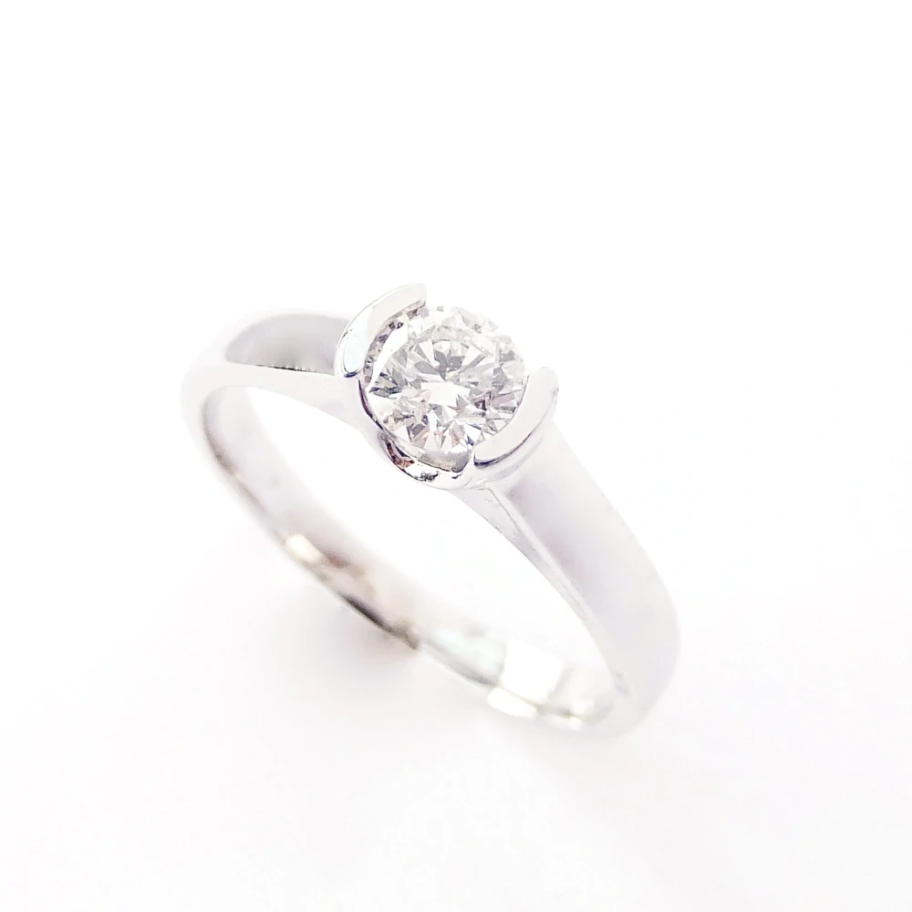 Zlatý prsten s diamantem, Au 14K 585/1000, váha 2,88 g