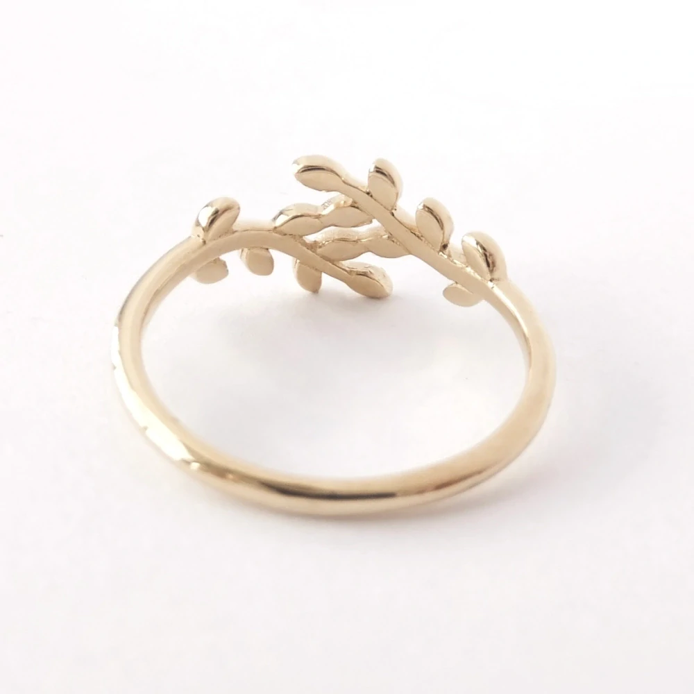 Zlatý prsten, Au 14K 585/1000, váha 1,75 g