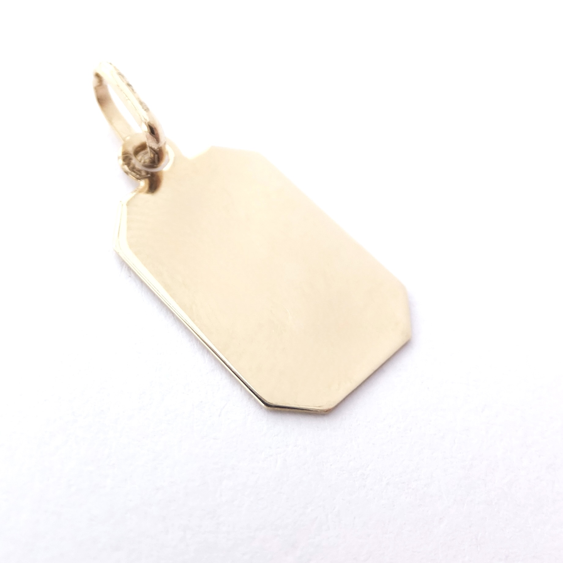 Zlatý lesklý přívěsek, Au 14K 585/1000, váha 0,83 g