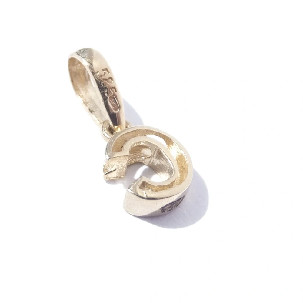 Zlatý přívěsek písmeno C, Au 14K 585/1000, váha 0,54 g
