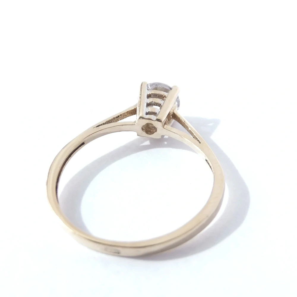 Zlatý prsten, 14K 585/1000, váha 1,48 g, použité zlato