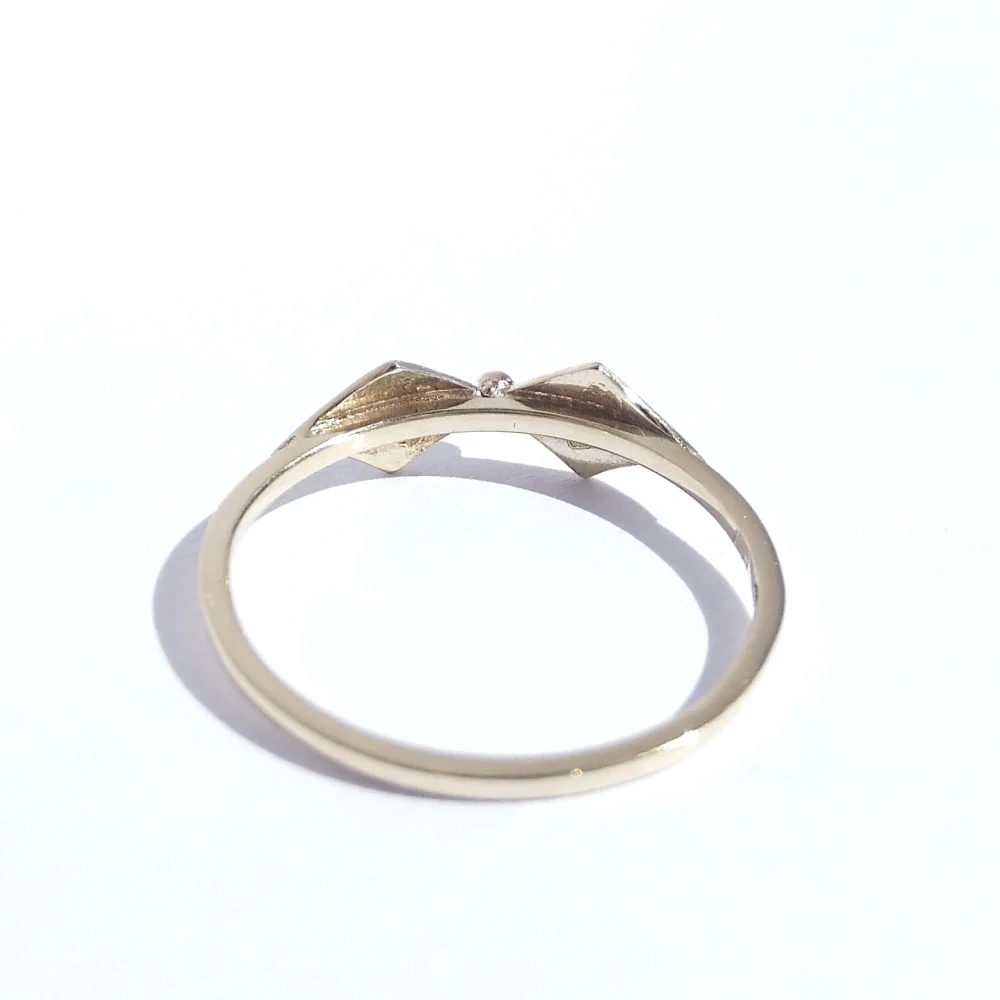 Zlatý prsten, Au 14K 585/1000, váha 1,09 g, použité zlato