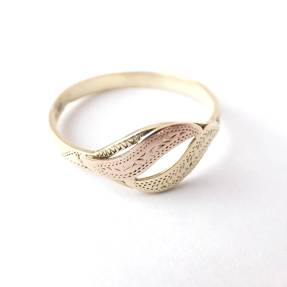 Zlatý prsten, Au 14K 585/1000, váha 1,54 g, použité zlato