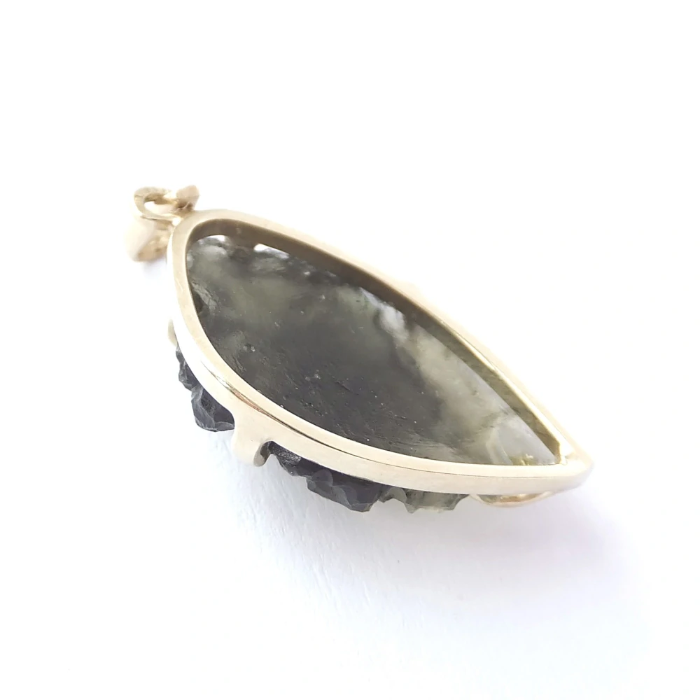 Zlatý přívěsek s vltavínem, Au 14K 585/1000, váha 3,46 g