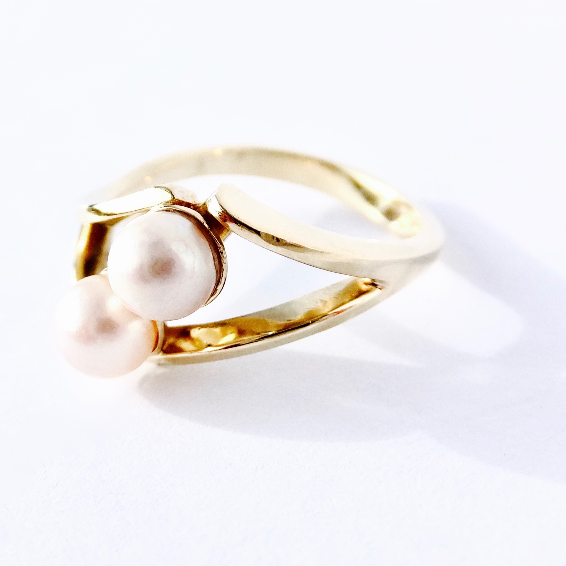 Zlatý prsten s perličkami, 14K 585/1000, váha 5,08 g, použité zlato