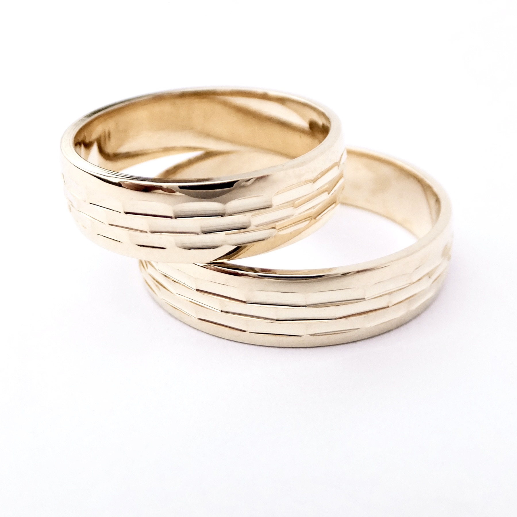 Zlatý snubní prsten, 14K 585/1000, váha 4,31 g