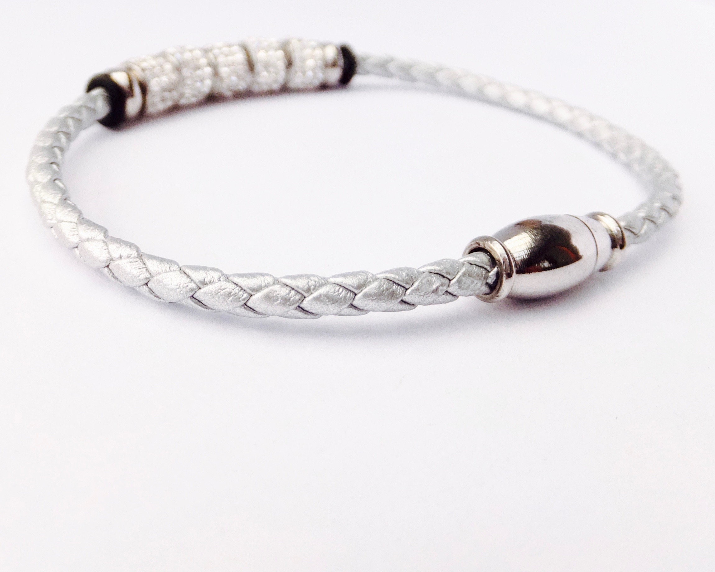 Kožený náramek s kamínky