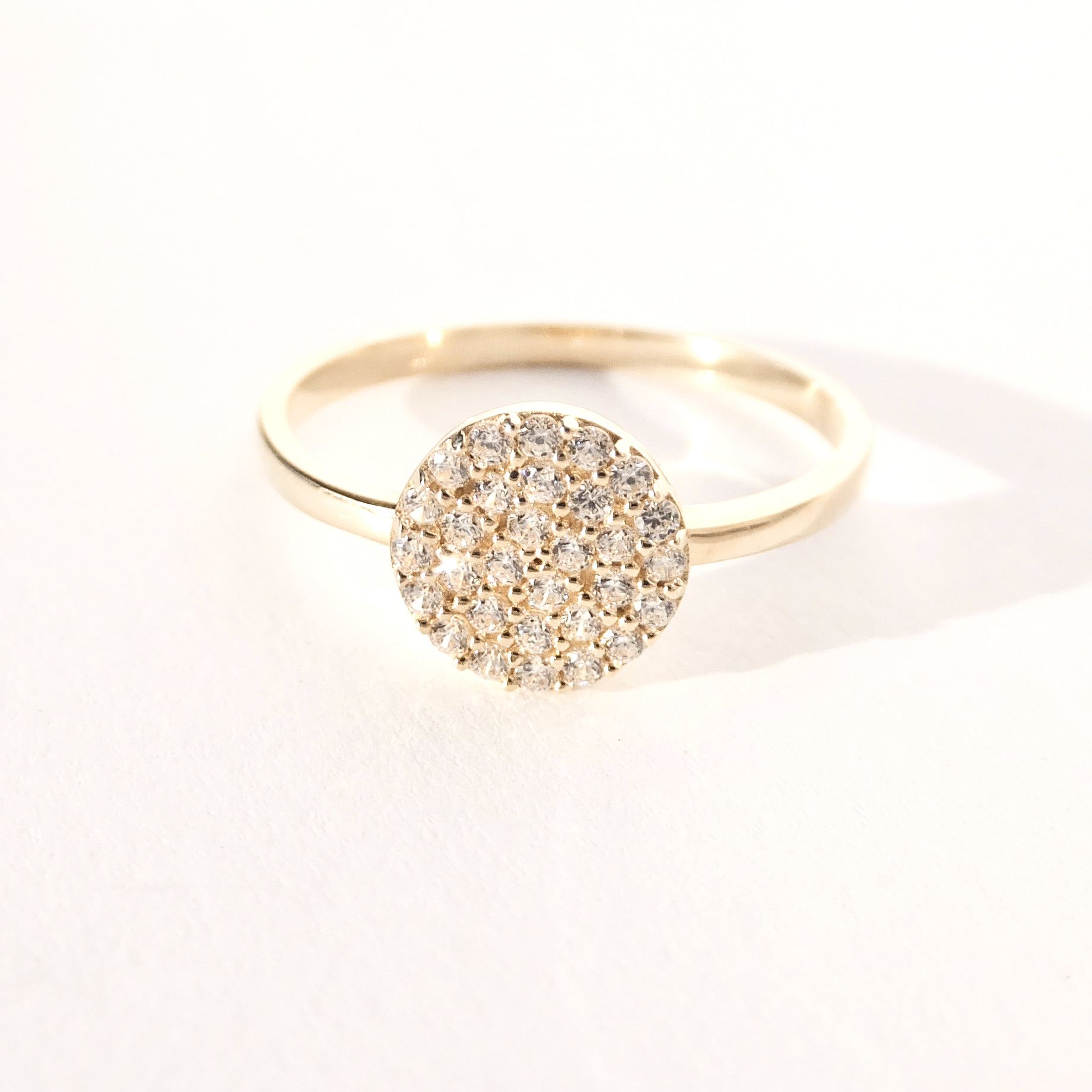 Zlatý prsten se zirkony, 14K 585/1000, váha 1,74 g