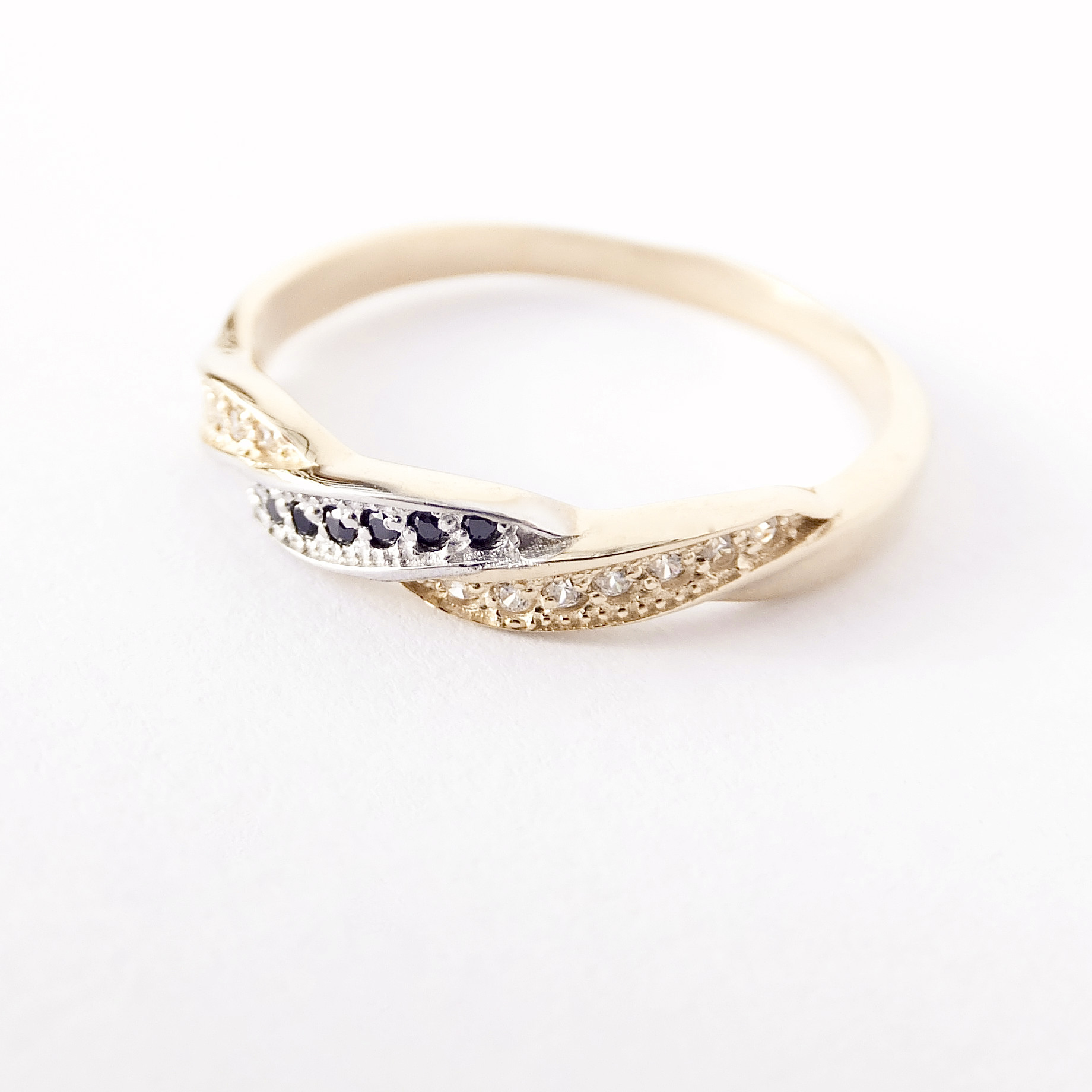 Zlatý prsten, 14K 585/1000, váha 1,98 g