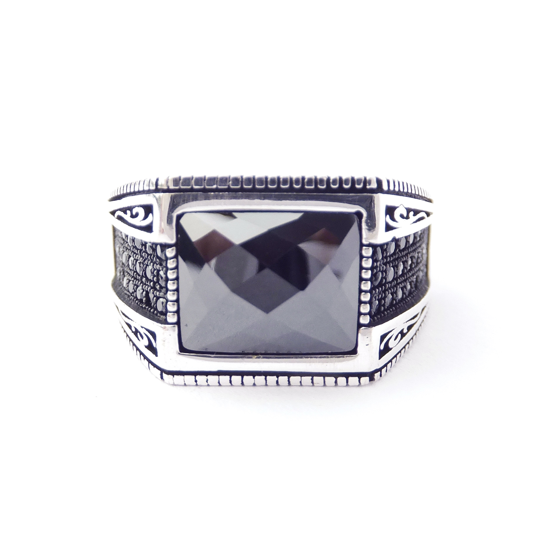 Stříbrný prsten, Ag 925/1000, váha 8,28 g