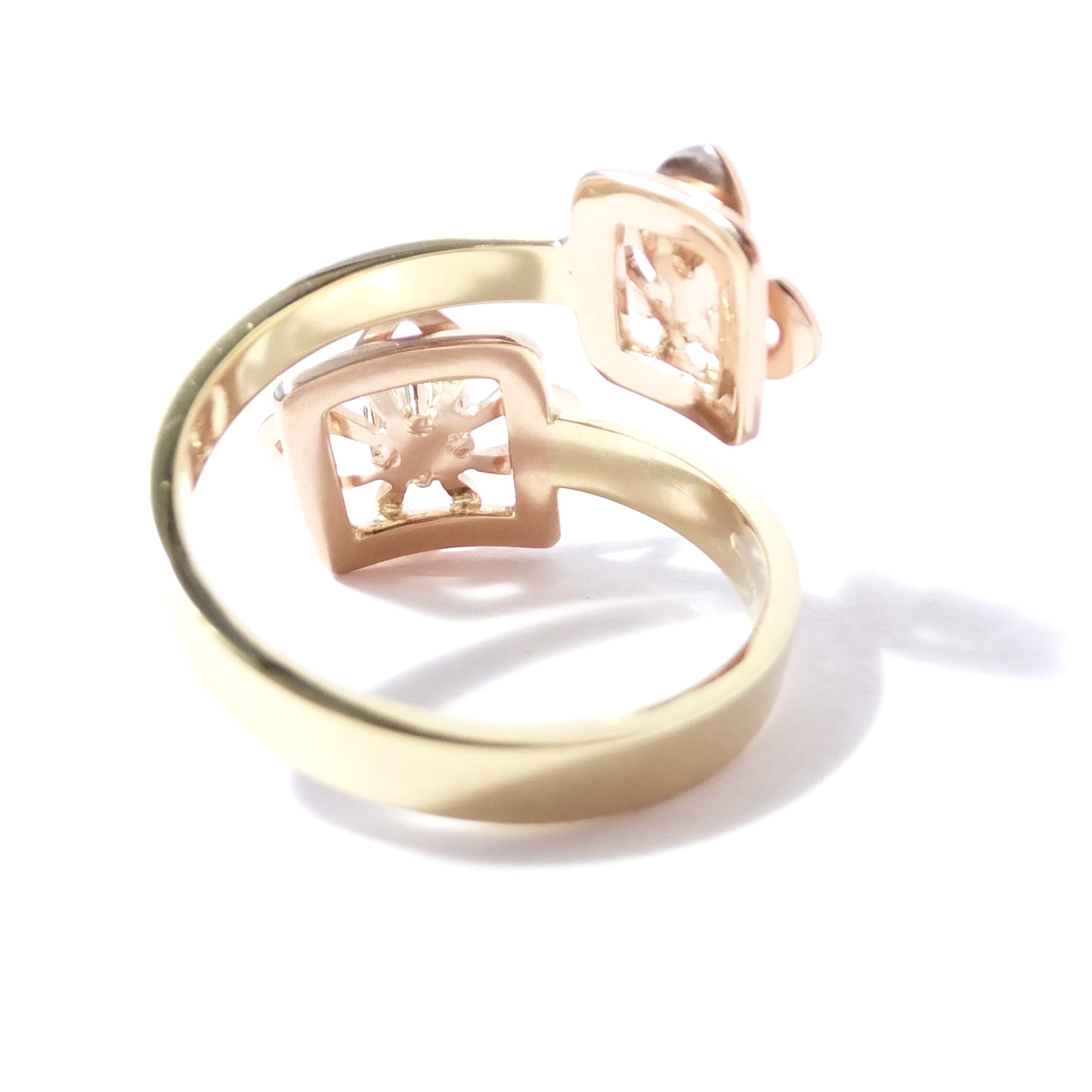 Zlatý prsten s brilianty, Au 14K 585/1000, váha 4,84 g