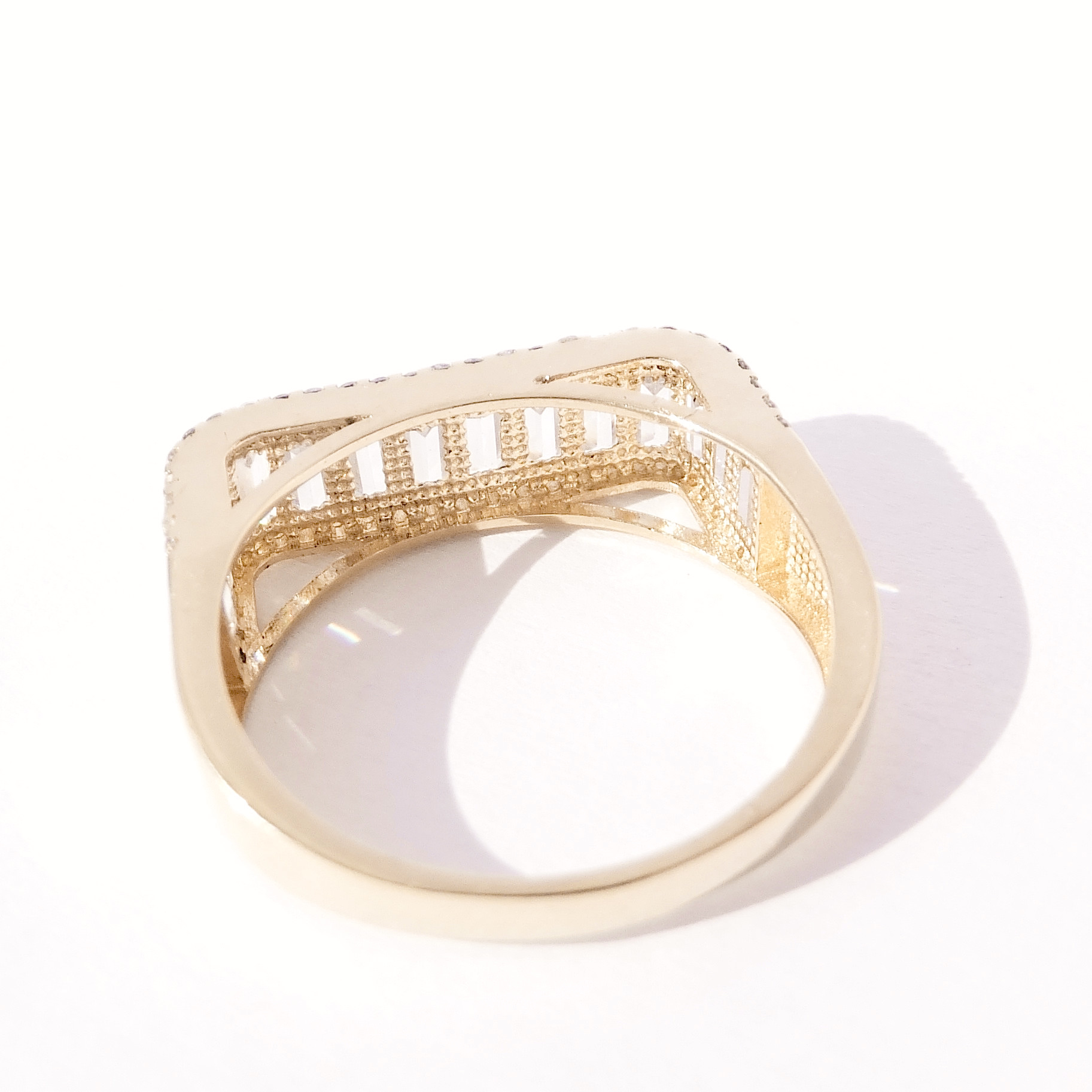 Zlatý prsten, Au 14K 585/1000, váha 3,52 g