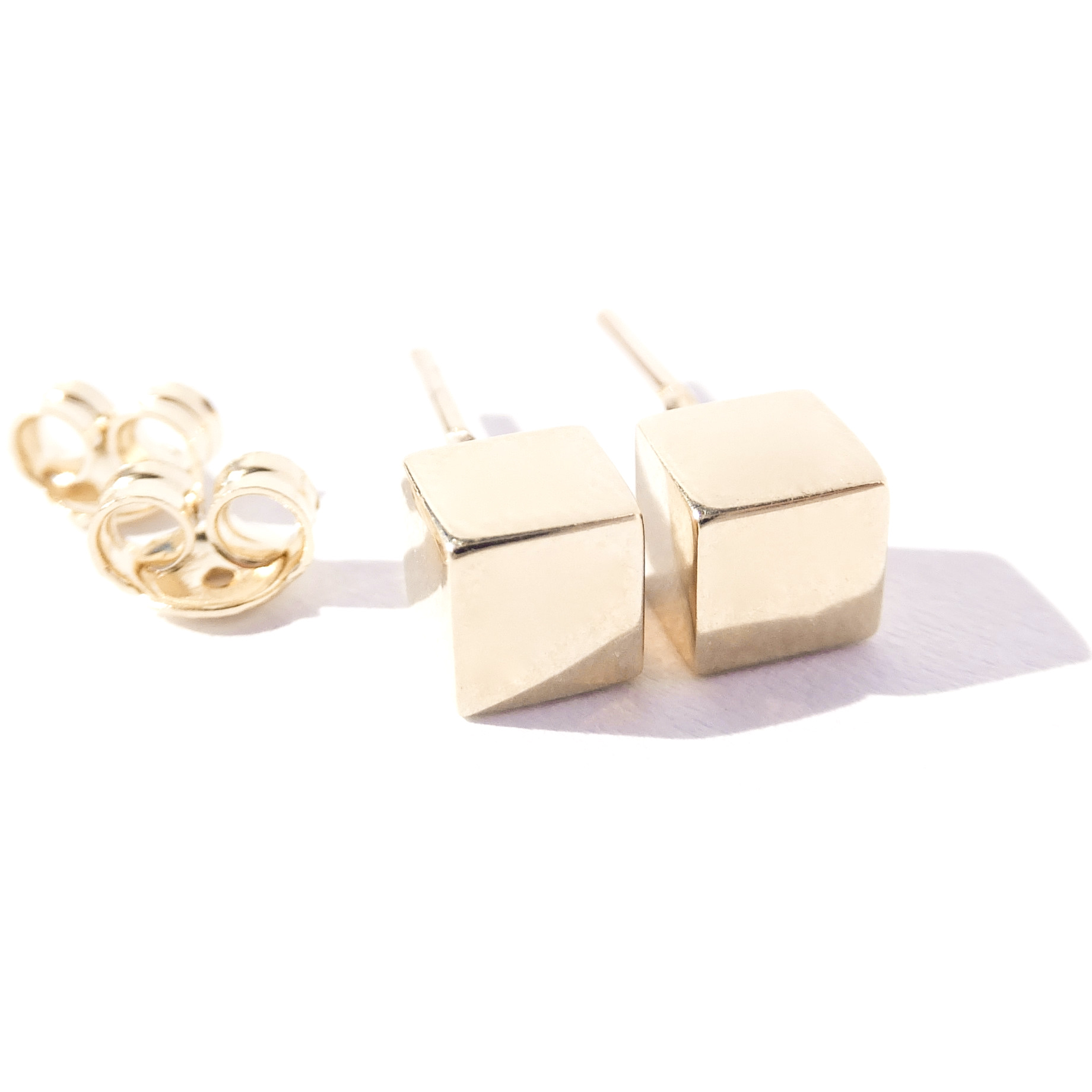 Zlaté lesklé náušnice, Au 14K 585/1000, váha 1,35 g