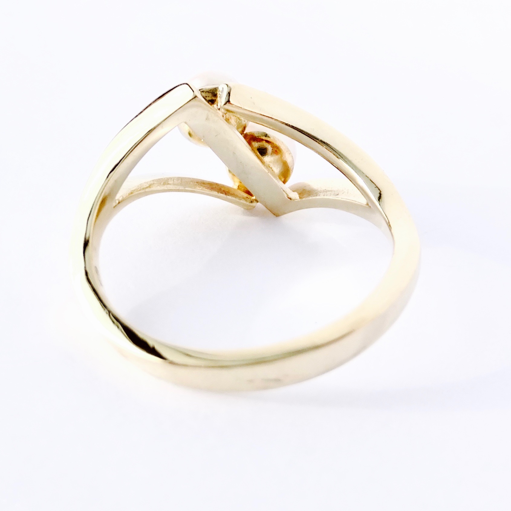 Zlatý prsten s perličkami, 14K 585/1000, váha 5,08 g, použité zlato