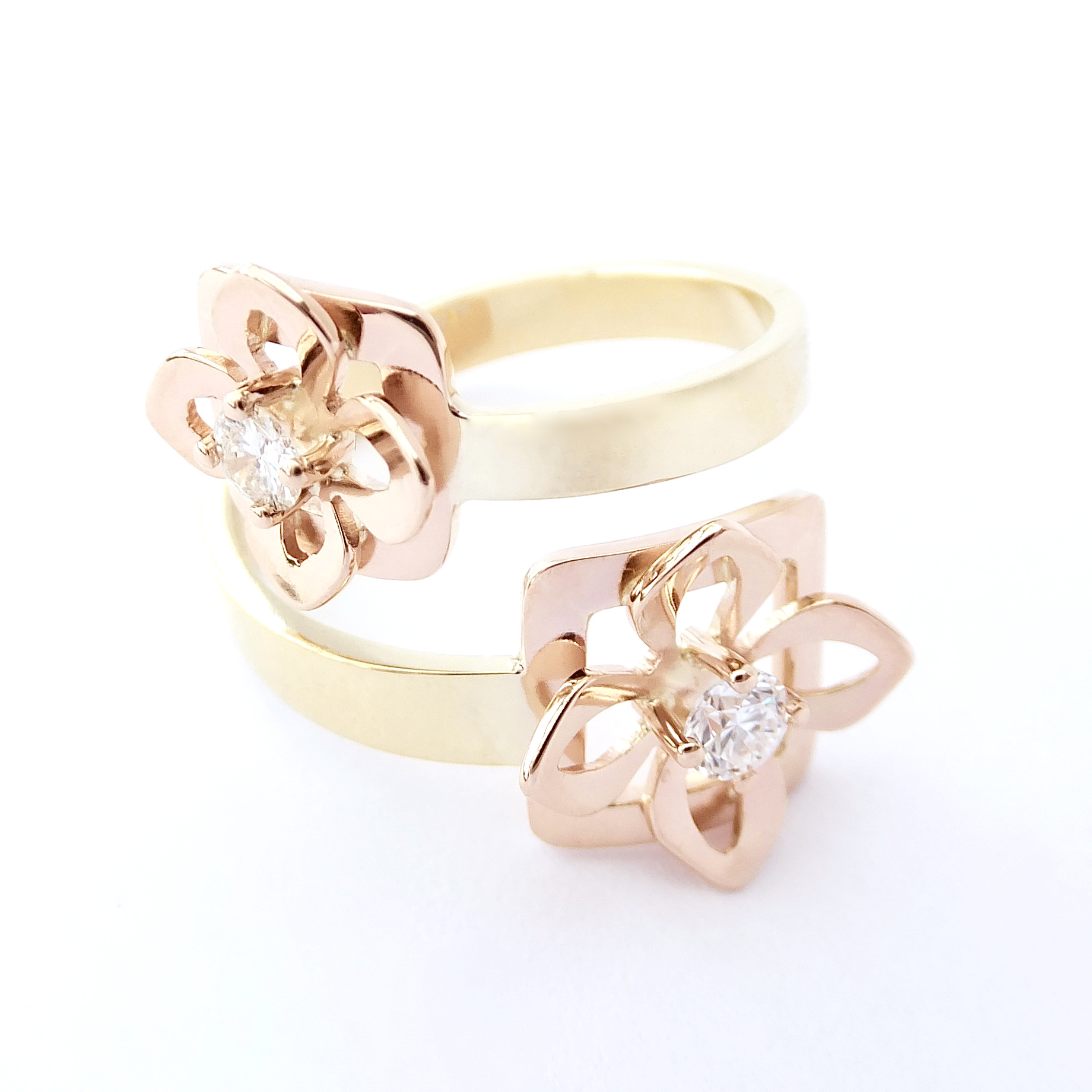 Zlatý prsten s brilianty, Au 14K 585/1000, váha 4,84 g