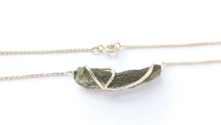 Zlatý řetízek s vltavínem, Au 14K 585/1000, váha 4,72 g