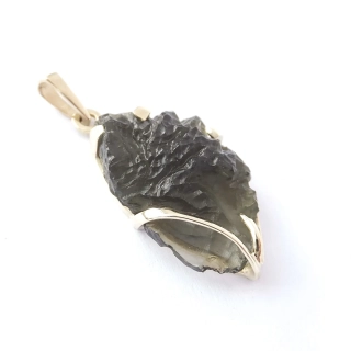 Zlatý přívěsek s vltavínem, Au 14K 585/1000, váha 3,46 g